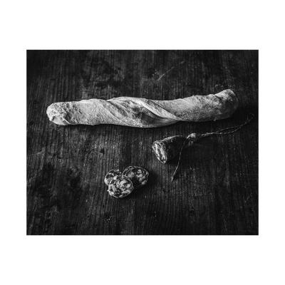 Vanité. Baguette et saucisson.