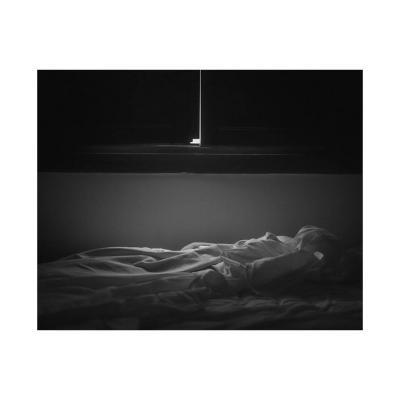 Le lit, larmes enfouies, petit matin